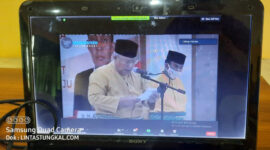 FOTO : Bupati Tanjab Barat Dr. Ir. H. Safrial, MS saat Sambutan pada Peringatan HUT Kabupaten Tanjab Barat ke 55 Tahun 2020 di Balai Perteman secara virtual, Senin (10/08/20).