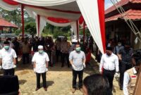 FOTO : Pasangan calon Bupati dan Wakil Bupatu Tanjung Jabung Timur mengucapkan ikrar kampanye damai yakni Abdul Rasid-Mustakim paslon nomor urut 1 (Kiri) dan Romi Hariyanto-Robby Nahliyansyah paslon nomor urut 2 (kanan)
