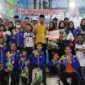 Ketua Pengkab Percasi Tanjung Jabung Barat H. Muh Sjafril Simamora dan Panitia Pelaksana foto bersama para Atlet Catur Tanjab Barat, Rabu (9/11/22). FOTO : Bas/LT