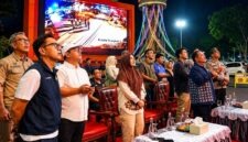 Menuju Smart City yang aman dan responsif! Wali Kota Jambi Maulana memimpin langsung deklarasi integrasi 1.084 CCTV RT ke pusat kendali JCOC. Melalui integrasi digital ini, rekaman pengawasan kini resmi memiliki kekuatan hukum penuh sebagai alat bukti kejahatan demi menjamin keamanan total bagi seluruh warga Kota Jambi. (FOTO : Dok. Istimewa)