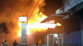 Bekas Kantor Samsat dan Rumah Dinas Hakim PN Kuala Tungkal Terbakar. FOTO : Ist