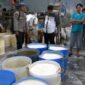 Polsek Sungai Gelam Sidak Pabrik Pembuatan Tahu di Desa Tangkit, Jumat (10//6/22). FOTO : Noval