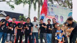 BTC saat melayani Warga yang ingin mencukur Rambut di Depan Kantor Bupati Tanjung Jabung Barat, Rabu (2/8/23). FOTO : BTC