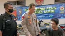 Pelaku Ikram Puat (27) Saat Diamankan di Polsek Jambi Selatan. FOTO : Dhea
