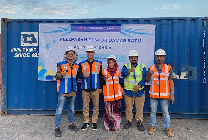 Pelepasan Ekspor Damar Batu dari Jambi Perdana ke China. FOTO : Viryzha/LT