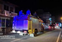 Petugas Pemadam Kebakaran dan Penyelamatan Kabupaten Tanjung Jabung Barat saat memberikan himbauan antisipasi kebakaran, Selasa (17/5/22) Malam. FOTO : LT