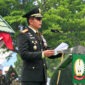 Brigjen TNI Nyamin, S.I.P., M.M. (tengah), bertindak sebagai Inspektur Upacara dalam rangka memperingati HUT ke-81 TNI di Jambi, Senin (5/10/2026). (FOTO : Dok. PENREM)