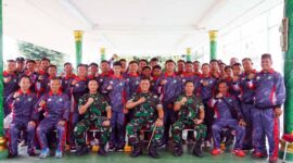 Danrem 042/Gapu Brigjen TNI Supriono pada Acara Pelepasan Tim Kontingen Korem 042/Gapu untuk mengikuti Liga Santri Piala Kasad tingkat Nasional Tahun 2022 di Lapangan Makorem, Jumat (30/9/22). FOTO : PENREM