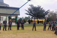 Danrem 042/Gapu Brigjen TNI M. Zulkifli Melakukan Uji Coba 6 Unit Drone di lapangan hijau Makorem 042/Gapu, Senin (17/1/22). FOTO : Penrem
