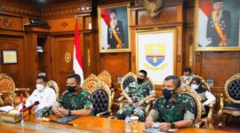 Danrem 042/Gapu Brigjen TNI Supriono Vicon Rapat Koordinasi Nasional Penanggulangan Bencana Tahun 2022 bertempat di ruang Rapat Kantor Gubernur Jambi, Rabu (23/02/22). FOTO : PNREM.
