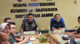 Danrem 042/Gapu Brigjen TNI Supriono saat Hadiri Rapat Dewan Pengawas Rumkit Dr. Bratanata Jambi, Kamis (06/04/23). FOTO : PENREM