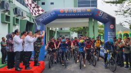 Danrem 042/Gapu Brigjen TNI Supriono Mengibarkan Bendera Star melepas Perjalanan Tim Pembawa Pesan 