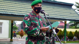 Danrem 042/Gapu Brigjen TNI M. Zulkifli Saat Pimpin Upacara Rutin Tanggal 17 Setiap Bulan. FOTO : Penrem