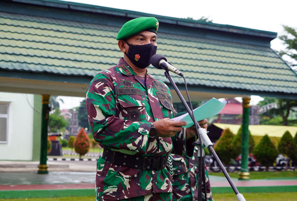 Danrem 042/Gapu Brigjen TNI M. Zulkifli Saat Pimpin Upacara Rutin Tanggal 17 Setiap Bulan. FOTO : Penrem