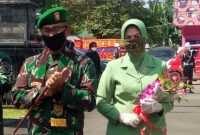 FOTO : Danrem 042/Gapu Kolonel Kav M. Zulkifli, S.IP, MM beserta isteri pada Acara Penyambutan di Makorem 042/Gapu Jambi, Jum'at (24/04/20)