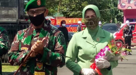 FOTO : Danrem 042/Gapu Kolonel Kav M. Zulkifli, S.IP, MM beserta isteri pada Acara Penyambutan di Makorem 042/Gapu Jambi, Jum'at (24/04/20)