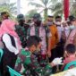 Danrem 042/Gapu Brigjen TNI M. Zulkifli meninjau pelaksanaan vaksinasi untuk anak-anak usia 6 - 11 tahun, di Kabupaten Merangin, Rabu (19/1/22). FOTO : Penrem