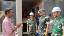 TINJAU PROGRES: Danrem 042/Gapu Brigjen TNI Nyamin (tengah) didampingi Dandim 0419/Tanjab Letkol Inf Zulhiardi (kanan) saat meninjau langsung progres pembangunan Koperasi Desa/Kelurahan Merah Putih (KDKMP) di Kelurahan Tungkal Harapan, Tanjab Barat. Pembangunan ini ditargetkan menjadi solusi distribusi subsidi tepat sasaran bagi masyarakat. (Foto: Istimewa)