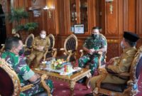 Danrem 042/Gapu Brigjen TNI Supriono berkunjung ke Kantor Gubernur Jambi Dr. H. Al Haris beserta para pejabat Utama Pemrov Jambi, Senin (21/02/22).