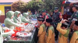 Kodim 0417/Kerinci Gelar Dapur Masuk Sekolah di SDN 202/III Hiang Tinggi Kerinci. FOTO : PEDNIM