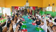 Kodim 0416/Bute Kembali Gelar Program Dapur Masuk Sekolah di Madrasah Ibtidaiyah (MI) Alwasiah Desa Sungai Alai Kecamatan Tebo Tengah Kabupaten Tebo, Jumat (14/02/2025). FOTO : PENDIM