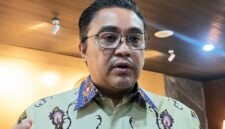 Wakil Ketua Komisi II DPR RI, Dede Yusuf Macan Effendi, memberikan keterangan pers kepada media terkait pembahasan anggaran dan tata kelola pemerintah daerah di gedung parlemen. (FOTO : Dok. Istimewa/Tempo.co)