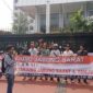 Aliasi Mahasiswa dan Masyarakat Tanjabbar Bersatu Saat Gelar Unjuk Rasa Tolak Pengeseran Tapal Batas Tanjab Barat ke Tanjab Timur di Depan Gedung Kemendagri. FOTO : Istimewa
