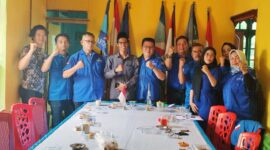 Ketua DPC Partai Demokrat Jamal Darwaman, Sie, SE, MM dan pengurus bersama Anggota Bawaslu Mon Rezi, S. Sos, Senin (25/7/22). FOTO : Ist