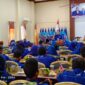 Ketua Bappiluda DPD Partai Demokrat Provinsi Jambi Ahmad Fauzi Ansori menyosialisasikan peraturan organisasi di giat pembekalan Bacaleg di DPC Partai Demokrat Tanjab Barat, Sabtu (26/11/22). FOTO : Ist