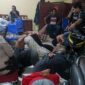 Diduga Geng Ster Sekelompok Pemuda Jadi Bulan-Bulanan Warga Senelum Diserahkan ke Polisi. FOTO : ISt