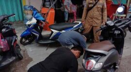 Terlihat Sejumlah Warga yang Melakukan Push Up Karena Kedapatan Tidak Memakai Masker. FOTO : BPBD Tanjabbar
