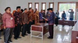 Erwanisah Lantik dan Kukuhkan 21 Kepala Sekolah SD dan SMP