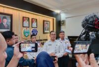 Kadishub Sumut, Dr. Agustinus Panjaitan Saat Diwawancarai Wartawan. FOTO : HMS