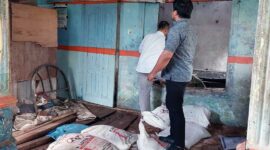 Kanit Tipiter Satreskrim Polres Tanjab Timur IPDA Azizy, S.Tr.k Kawal Penyaluran Pupuk Subsidi, Kamis (2/3/23). FOTO : Humas