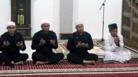 Dansat Brimob Polda Jambi Kombes Pol Nadi Chaidir saat memimpin doa bersama. FOTO : Dhea.