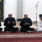 Dansat Brimob Polda Jambi Kombes Pol Nadi Chaidir saat memimpin doa bersama. FOTO : Dhea.