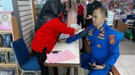 Pemeriksaan Kesehataan Anggota Ditpolairud Polda Jambi yang Diutus Mengikuti Donor Darah Gramedia Jambi. FOTO : HMS