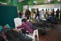 Korem 042/Gapu Baksos Donor Darah dan Pemberian Sembako kepada Keluarga Stunting, Kamis (29/12/22). FOTO : Penrem