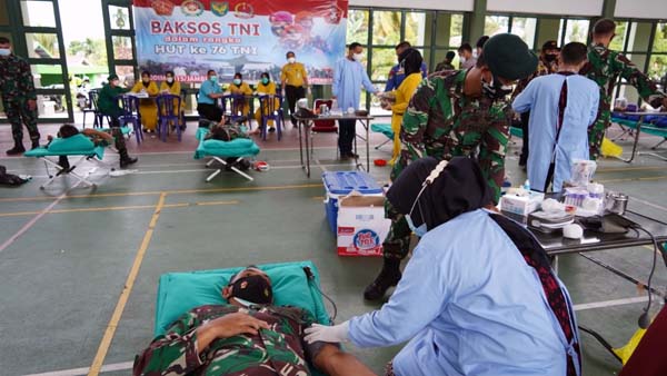 Donor Darah Korem 042 Gapu Jambi Dalam Rangka Menyambut peringatan HUT TNI ke-76, Kamis (23/9/21). FOTO : PENREM