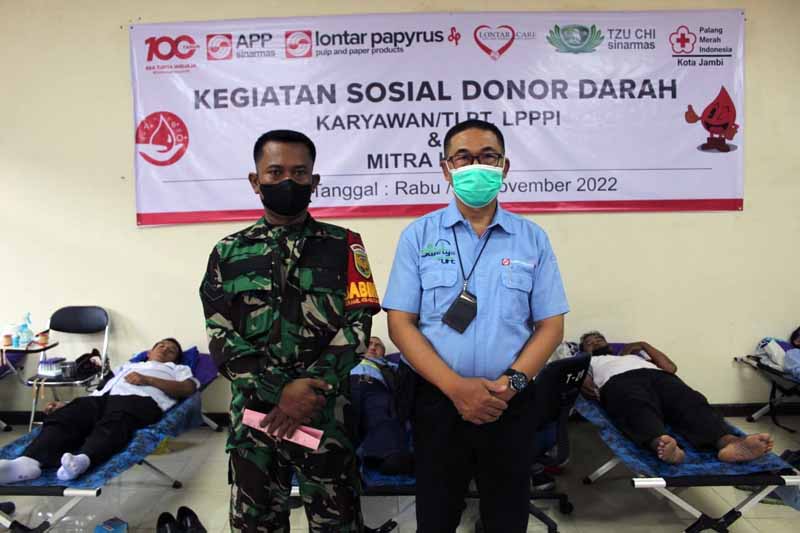 Kegiatan Donor Darah PT LPPPI dan Tzu Chi Sinar Mas bekerjasama dengan Palang Merah Indonesia Kota Jambi rangkaian Peringatan 100 Tahun Eka Tjipta Widjaja Pendiri Sinar Mas. FOTO Ist