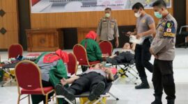 Bakti Kesehatan Donor Darah Polres Tanjab Barat Menyambut HUT Bhayangkara Ke-76
