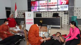Kegiatan Donor Darah Polres Merangin bekerja sama dengan PMI Kabupaten Merangin di Ruang Wirasatya Polres Merangin, Jum’at (09/6/23). FOTO : HUMAS
