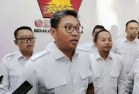 Ketua DPD Gerindra Jawa Tengah Sudaryono memberi keterangan kepada wartawan usai rapat konsolidasi legislatif dan eksekutif di Semarang, Sabtu (4/10/2025). Terkini, ia menegaskan sikap partai menyusul OTT KPK terhadap Bupati Pati Sudewo yang juga kader Gerindra. FOTO : tribunnews.com

