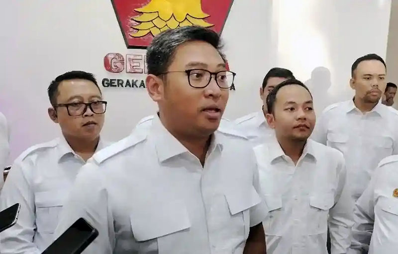Ketua DPD Gerindra Jawa Tengah Sudaryono memberi keterangan kepada wartawan usai rapat konsolidasi legislatif dan eksekutif di Semarang, Sabtu (4/10/2025). Terkini, ia menegaskan sikap partai menyusul OTT KPK terhadap Bupati Pati Sudewo yang juga kader Gerindra. FOTO : tribunnews.com
