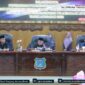 Ketua DPRD Tanjab Barat H. Abdullah, SE didampingi didampingi Wakil Ketua H. Muh Sjafril Simamora, SH , dan Sekda H. Agus Sanusi saat Paripurna Senin, (5/6/23). FOTO : Humas DPRD