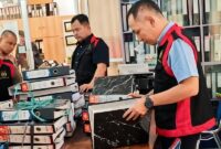 7 Jam Geledah DPRD Merangin, Penyidik Kejati Jambi Sita Dokumen dan HP. FOTO : Ist/Net
