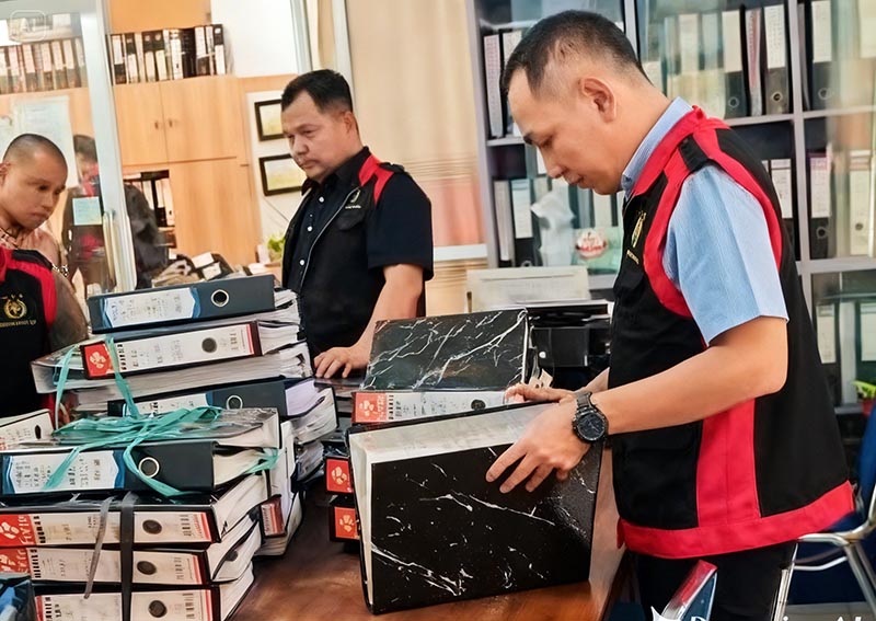 7 Jam Geledah DPRD Merangin, Penyidik Kejati Jambi Sita Dokumen dan HP. FOTO : Ist/Net