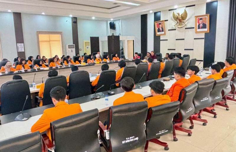 Ketua DPRD Jambi Edi Purwanto Berikan Materi Kuliah Kepada 84 Mahasiswa Fakultas Hukum UNJA. FOTO : HMS