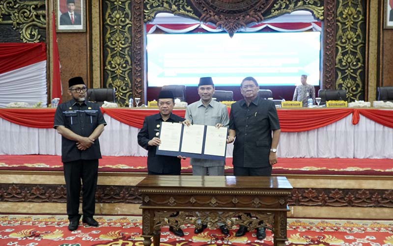 Tiga Ranperda disahkan bersama Pemerintah dalam Rapat Paripurna DPRD Provinsi Jambi. FOTO : HMS