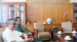 Arie Triyono (Kiri) dan Prof. Ali Agus (Kanan) saat berkunjung ke UGM, Yogyakarta. FOTO : IST